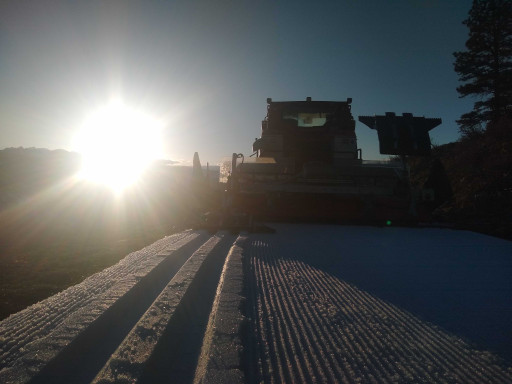 Sunset grooming in the Rendezvous-Thanks for the photo groomer Andy Straka!